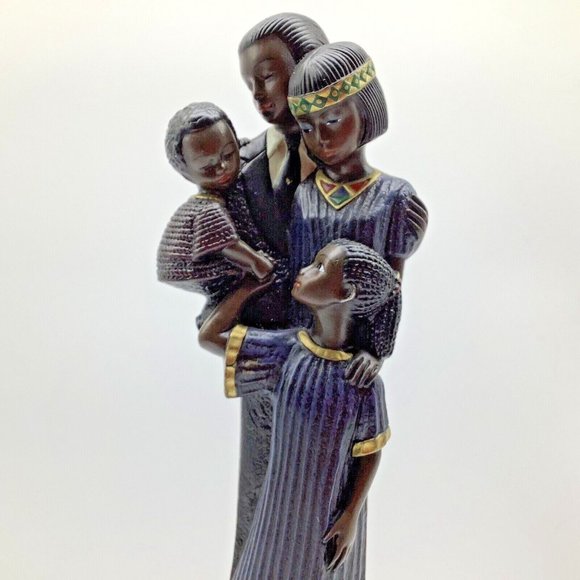 Mahogany Princess, "The Gathering" Figurine - Picture 4 of 12